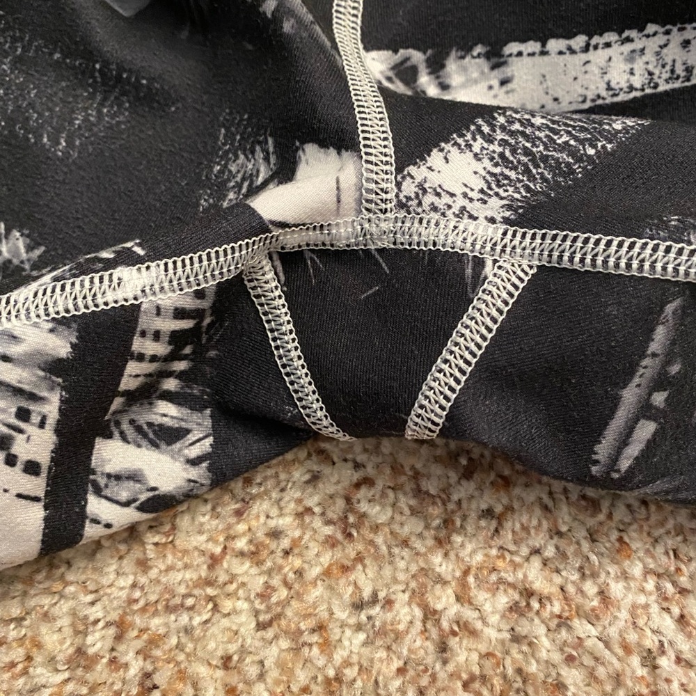 Lululemon Wunder Under Crop - image 4